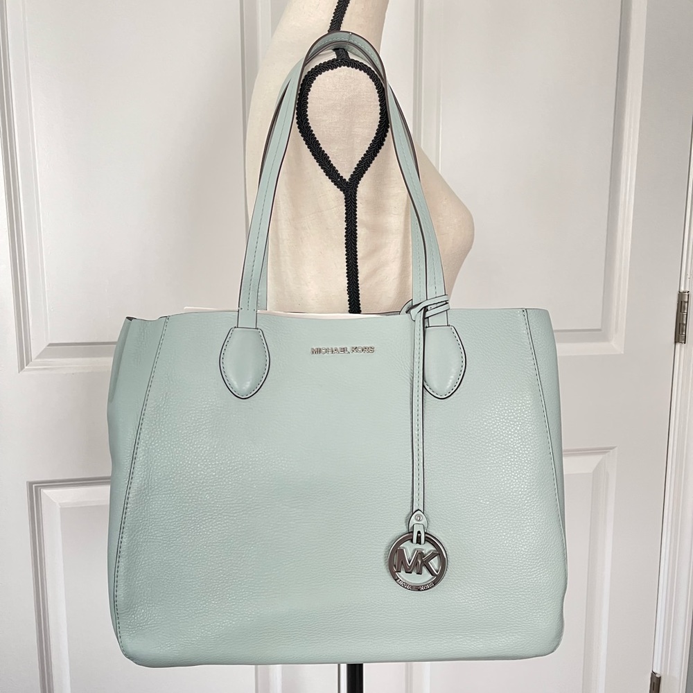 MICHAEL Michael Kors, “MAE”, Color CELADN/SILVER, TOTE Leather, REVERSIBLE